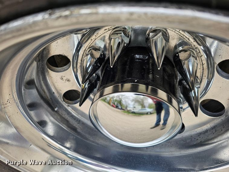 image for item DO4395 1992 Freightliner FLD112  semi truck