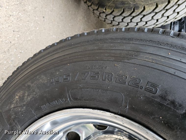 image for item DO4395 1992 Freightliner FLD112  semi truck