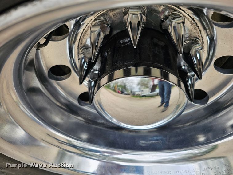 image for item DO4395 1992 Freightliner FLD112  semi truck