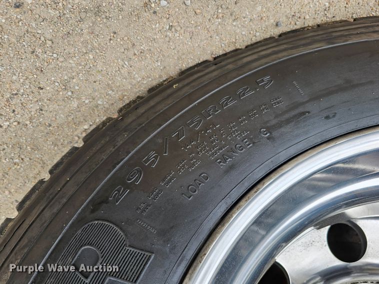 image for item DO4395 1992 Freightliner FLD112  semi truck