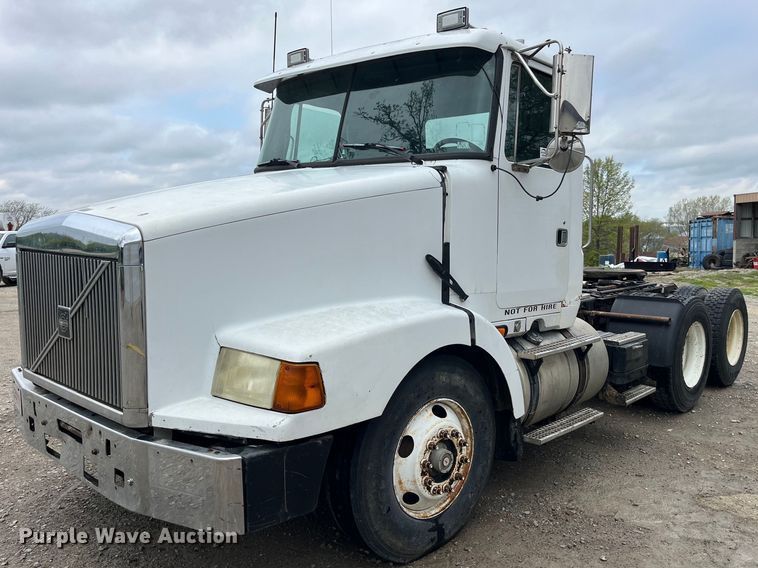 image for item DP0479 1996 Volvo WCA  semi truck