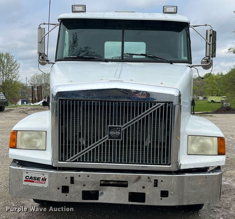 image for item DP0479 1996 Volvo WCA  semi truck