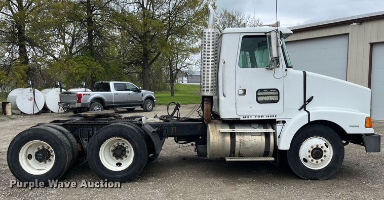 image for item DP0479 1996 Volvo WCA  semi truck