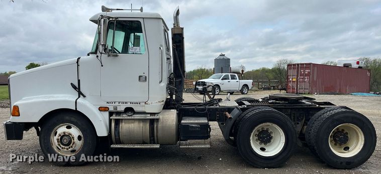 image for item DP0479 1996 Volvo WCA  semi truck
