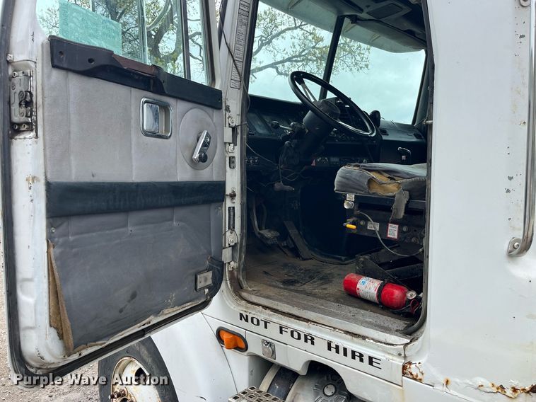 image for item DP0479 1996 Volvo WCA  semi truck