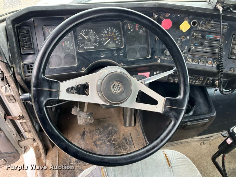 image for item DP0479 1996 Volvo WCA  semi truck