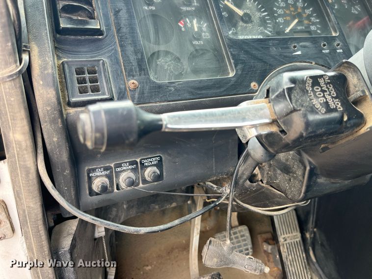 image for item DP0479 1996 Volvo WCA  semi truck