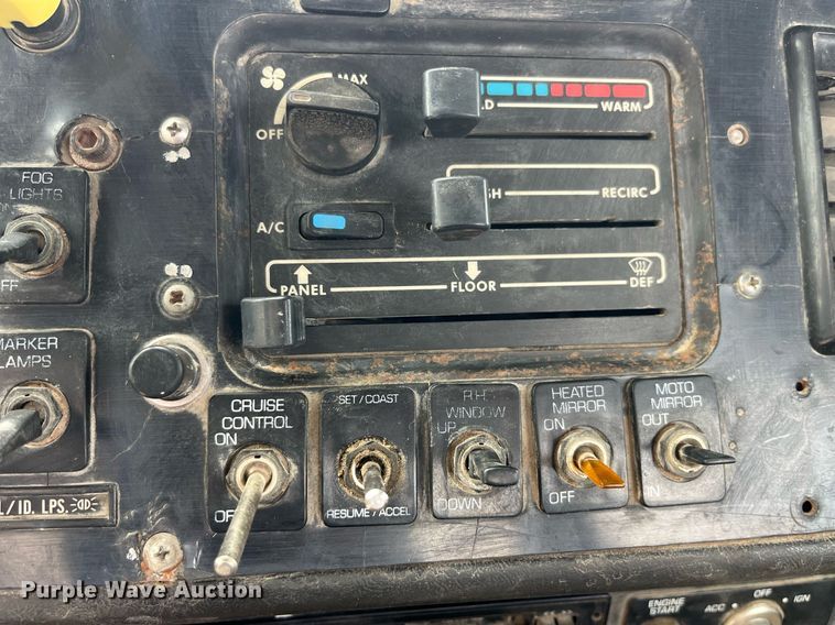 image for item DP0479 1996 Volvo WCA  semi truck