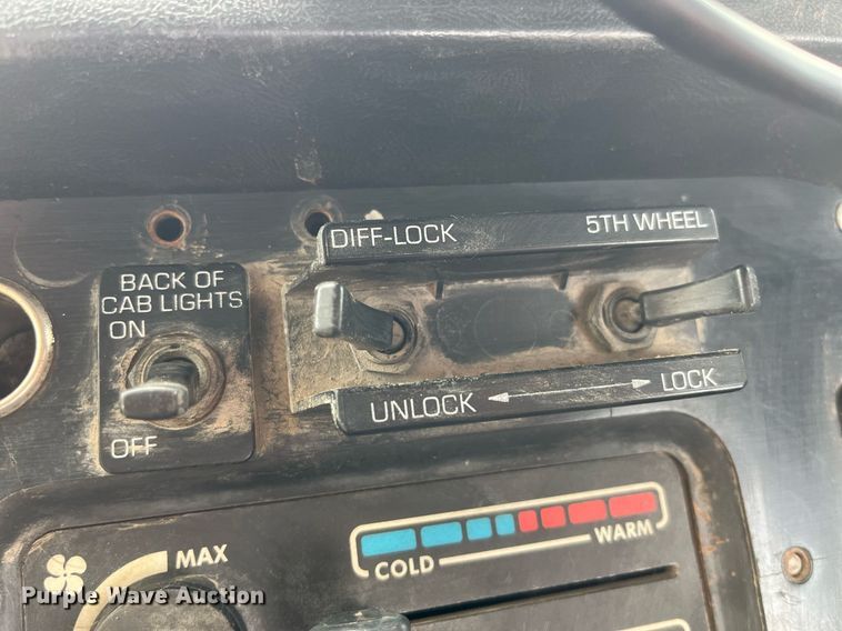 image for item DP0479 1996 Volvo WCA  semi truck