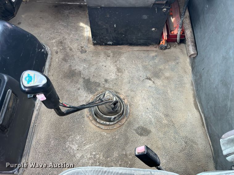 image for item DP0479 1996 Volvo WCA  semi truck