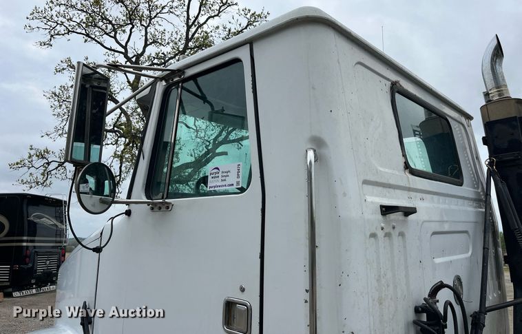 image for item DP0479 1996 Volvo WCA  semi truck