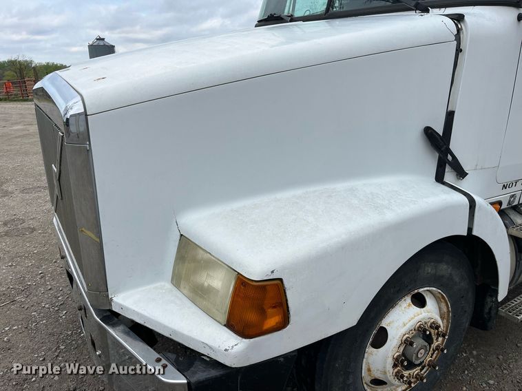 image for item DP0479 1996 Volvo WCA  semi truck