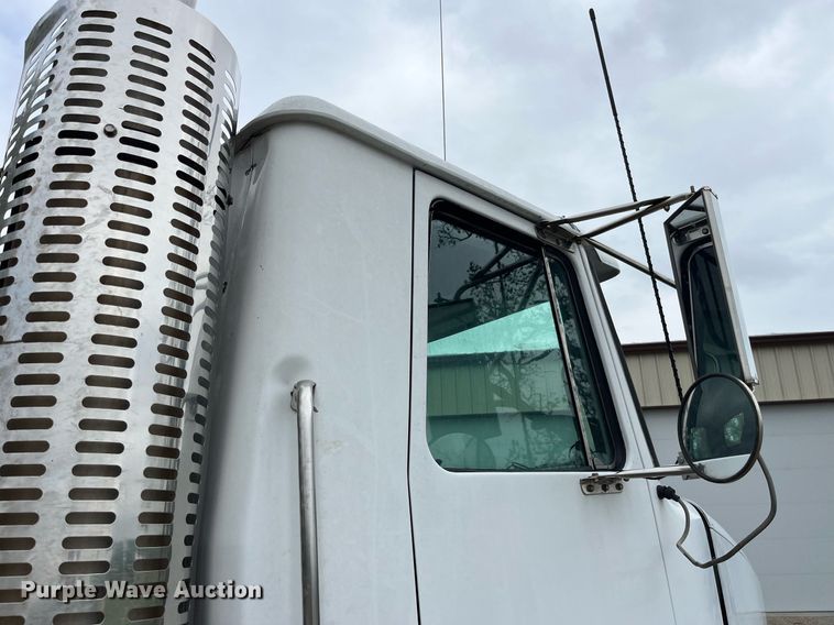 image for item DP0479 1996 Volvo WCA  semi truck