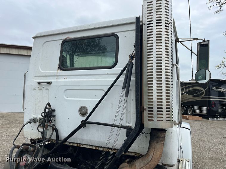 image for item DP0479 1996 Volvo WCA  semi truck