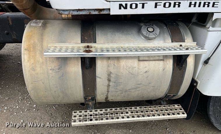 image for item DP0479 1996 Volvo WCA  semi truck