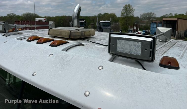 image for item DP0479 1996 Volvo WCA  semi truck