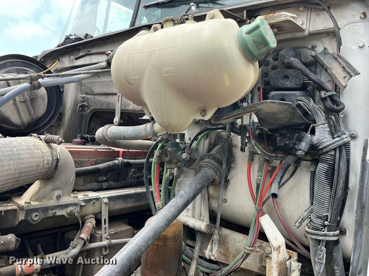 image for item DP0479 1996 Volvo WCA  semi truck