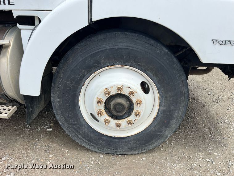 image for item DP0479 1996 Volvo WCA  semi truck