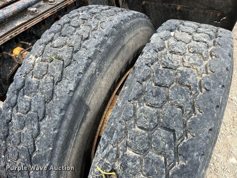 image for item DP0479 1996 Volvo WCA  semi truck