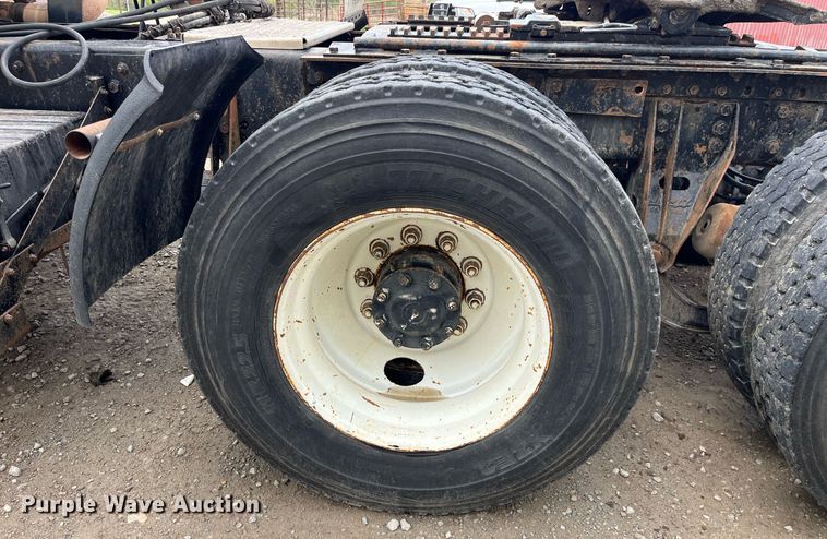 image for item DP0479 1996 Volvo WCA  semi truck