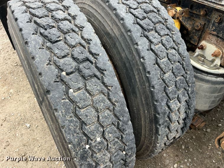 image for item DP0479 1996 Volvo WCA  semi truck