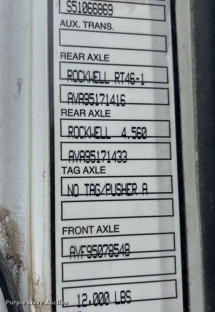 image for item DP0479 1996 Volvo WCA  semi truck