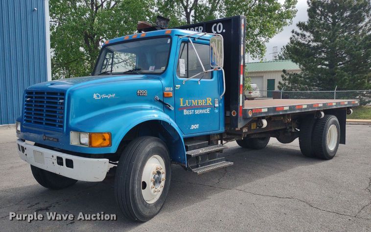 image for item DQ1715 1999 International 4700  dump flatbed truck