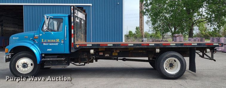 image for item DQ1715 1999 International 4700  dump flatbed truck