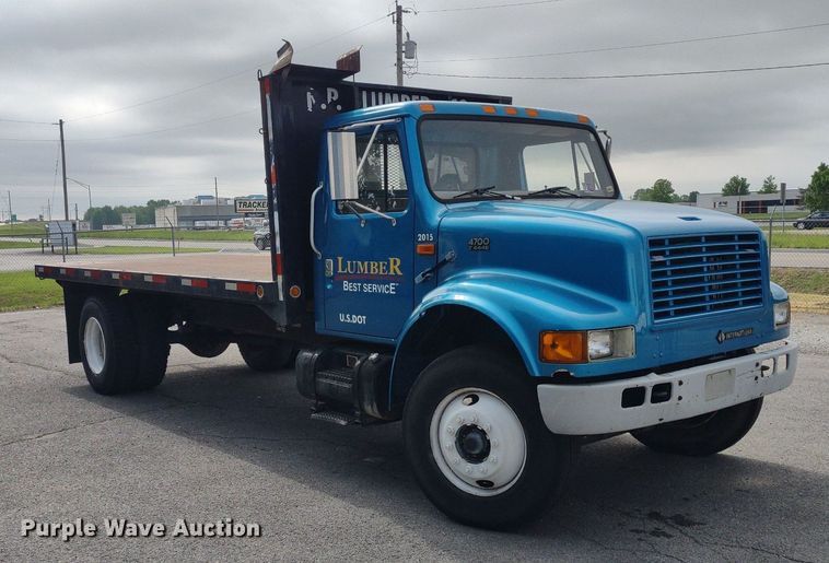 image for item DQ1715 1999 International 4700  dump flatbed truck
