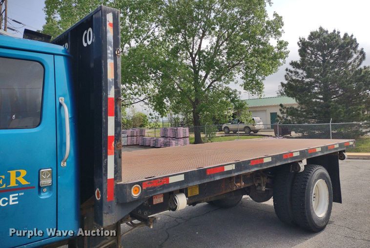 image for item DQ1715 1999 International 4700  dump flatbed truck