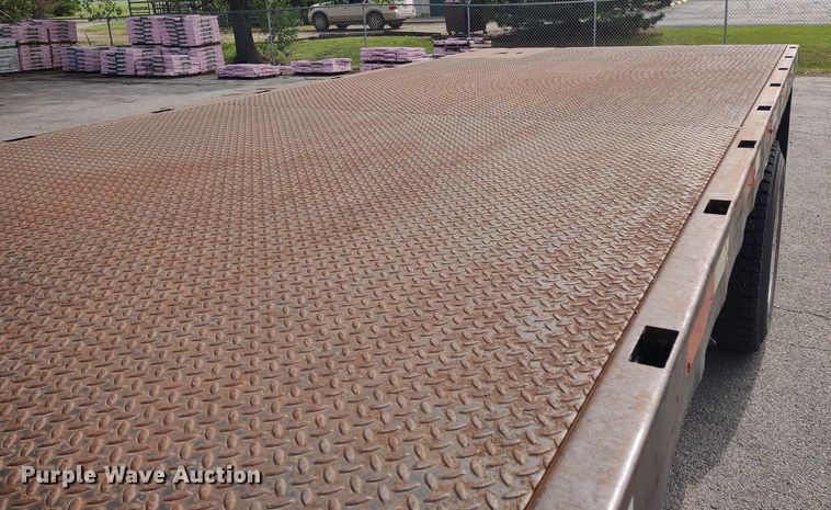 image for item DQ1715 1999 International 4700  dump flatbed truck