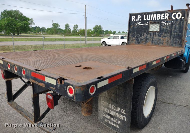 image for item DQ1715 1999 International 4700  dump flatbed truck