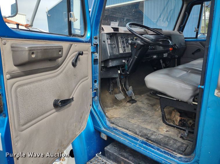 image for item DQ1715 1999 International 4700  dump flatbed truck