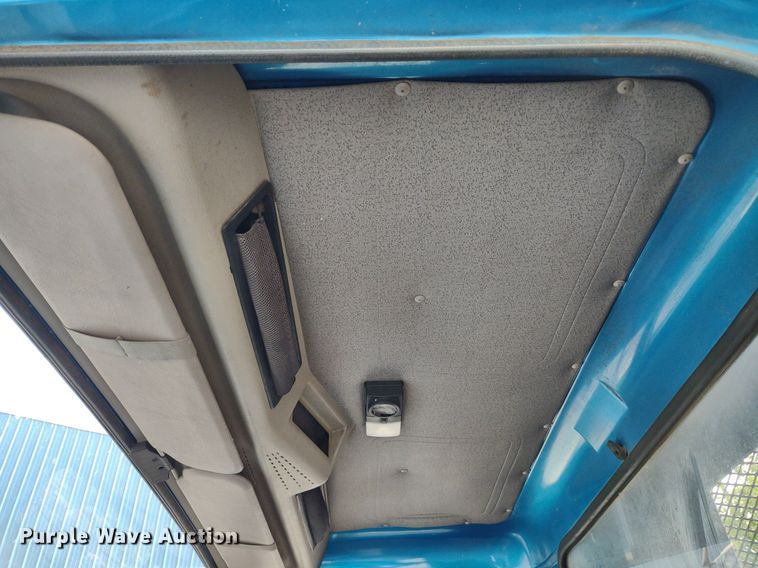 image for item DQ1715 1999 International 4700  dump flatbed truck