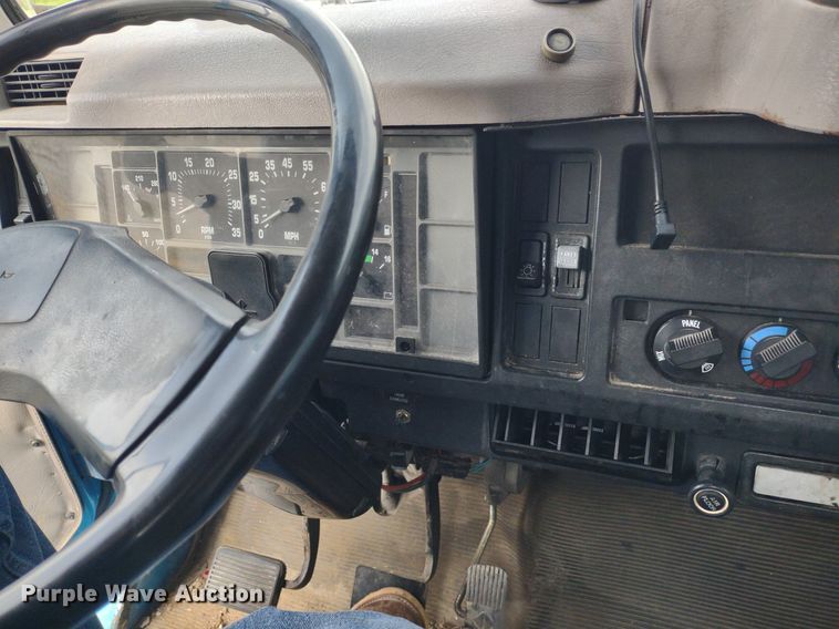 image for item DQ1715 1999 International 4700  dump flatbed truck