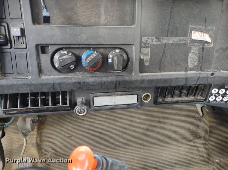 image for item DQ1715 1999 International 4700  dump flatbed truck