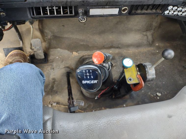 image for item DQ1715 1999 International 4700  dump flatbed truck