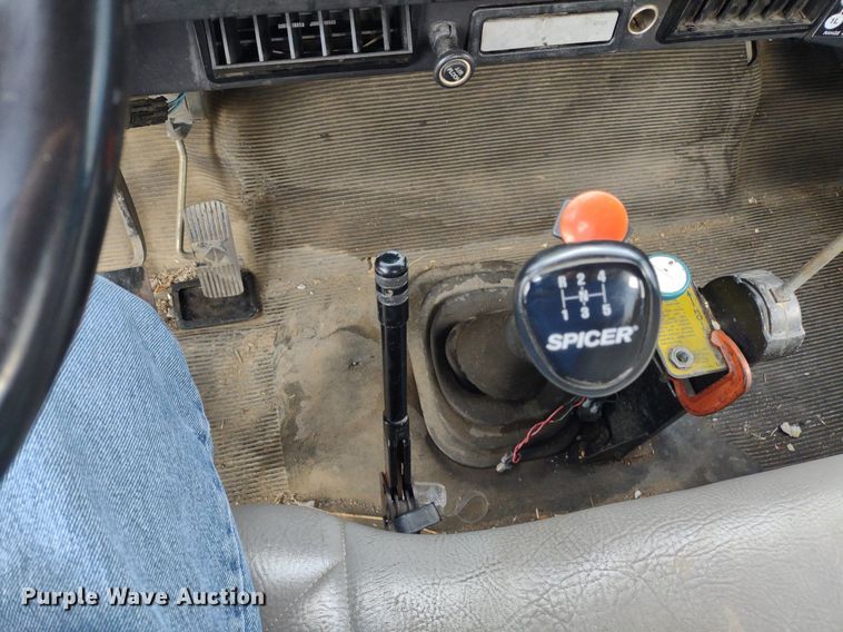 image for item DQ1715 1999 International 4700  dump flatbed truck