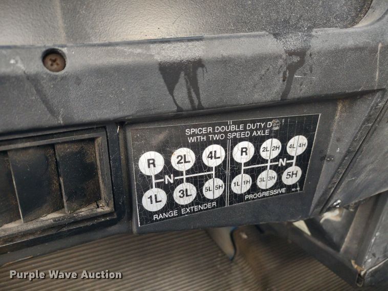 image for item DQ1715 1999 International 4700  dump flatbed truck