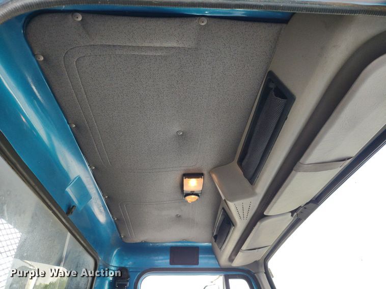 image for item DQ1715 1999 International 4700  dump flatbed truck