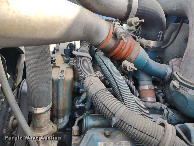 image for item DQ1715 1999 International 4700  dump flatbed truck