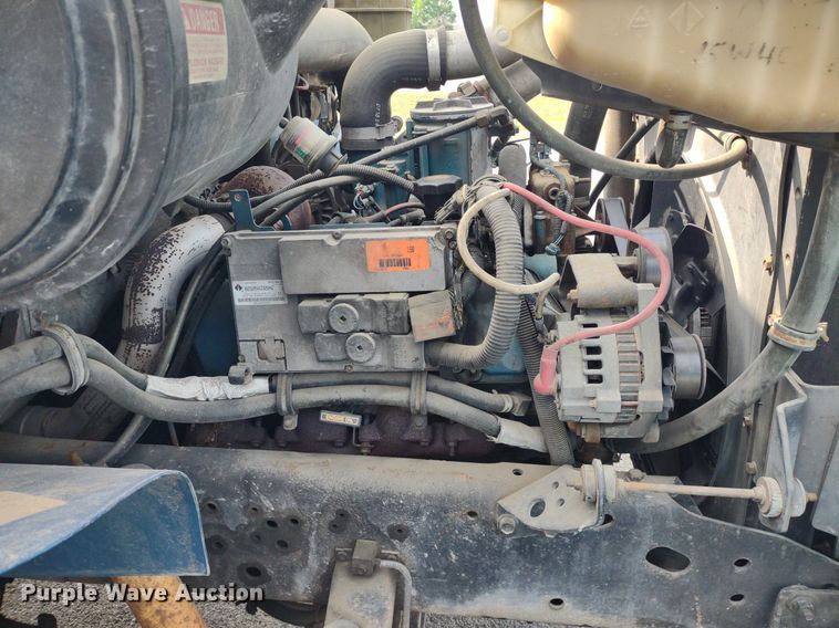 image for item DQ1715 1999 International 4700  dump flatbed truck