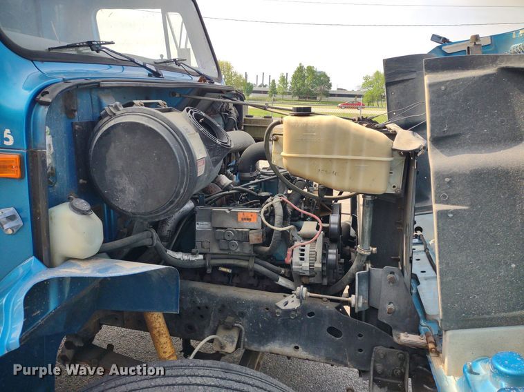 image for item DQ1715 1999 International 4700  dump flatbed truck