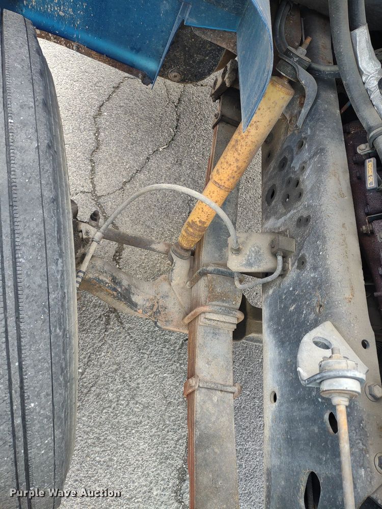 image for item DQ1715 1999 International 4700  dump flatbed truck