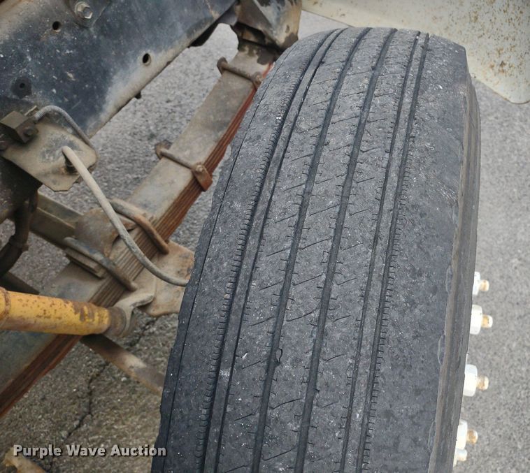 image for item DQ1715 1999 International 4700  dump flatbed truck