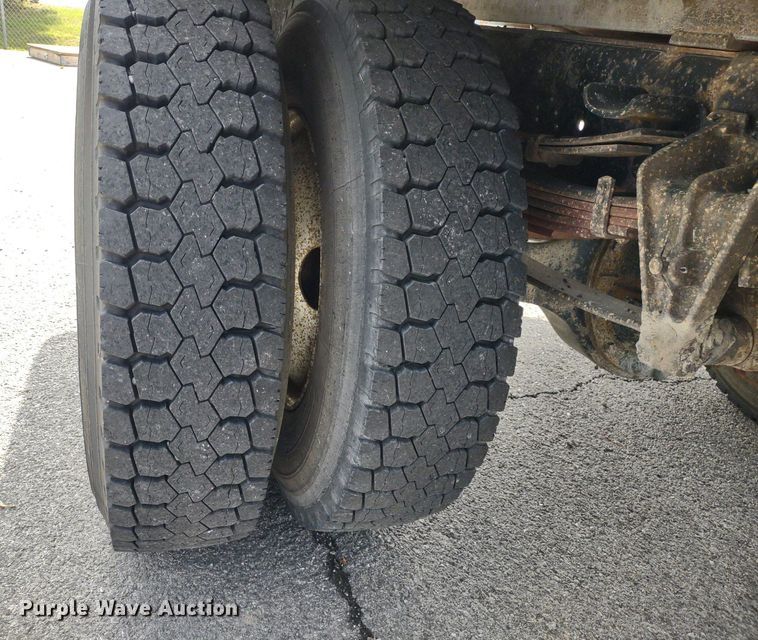 image for item DQ1715 1999 International 4700  dump flatbed truck