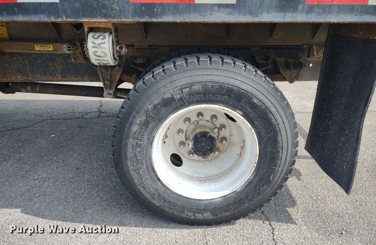 image for item DQ1715 1999 International 4700  dump flatbed truck