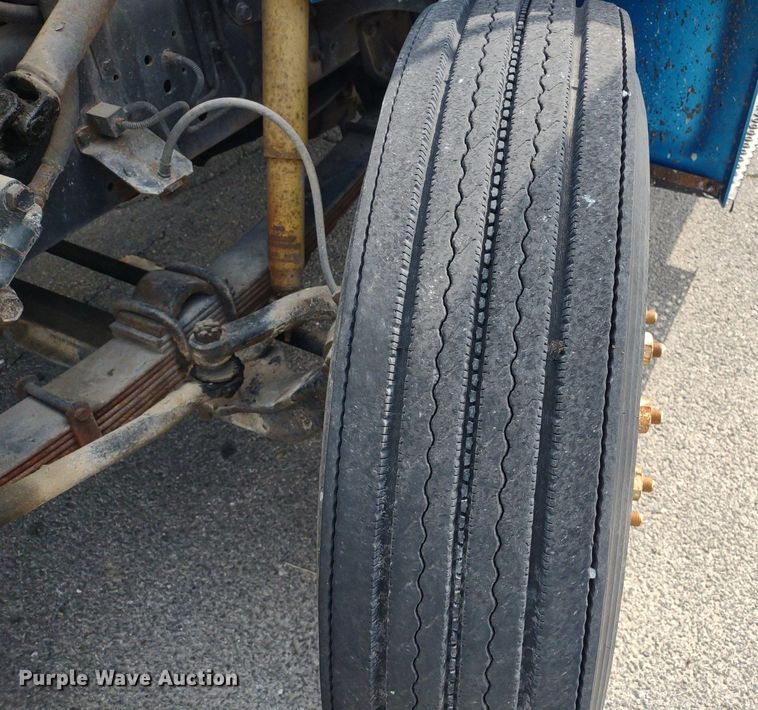 image for item DQ1715 1999 International 4700  dump flatbed truck