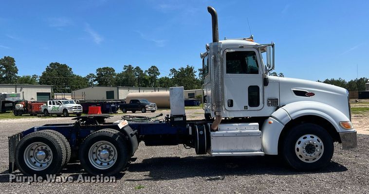 image for item DQ2046 2012 Peterbilt 386  semi truck