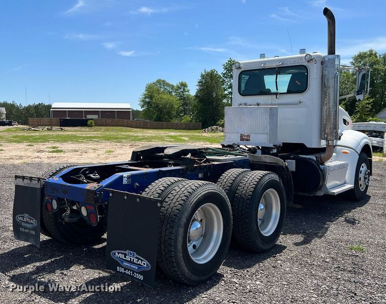 image for item DQ2046 2012 Peterbilt 386  semi truck